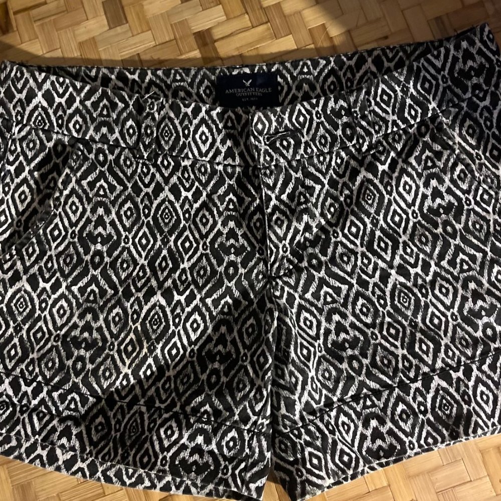 American Eagle Outfitters Shorts Black & White Size 4